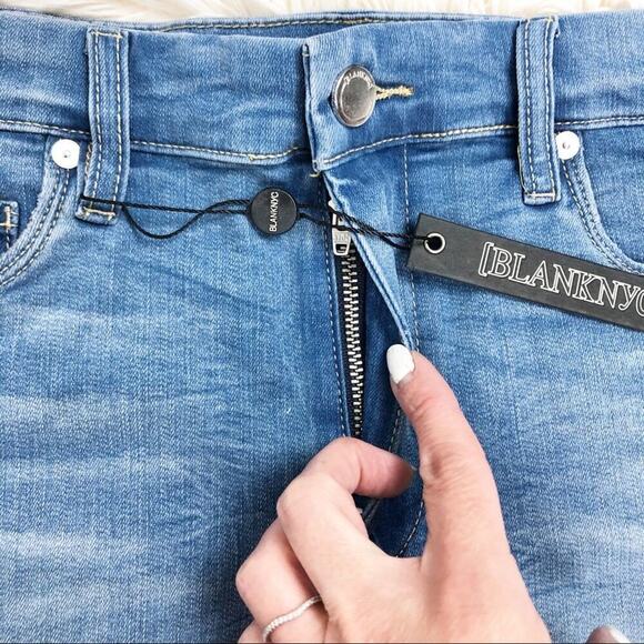 NWT BLANKNYC Denim Puppy Love Denim Wedge Shorts Size 24 - Picture 13 of 14